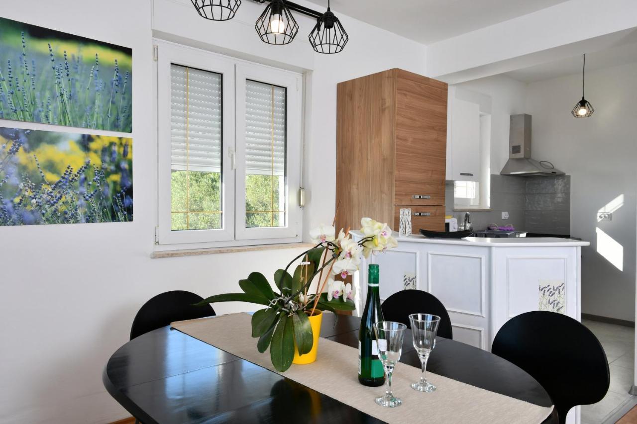 Apartments Novotny Banjol المظهر الخارجي الصورة
