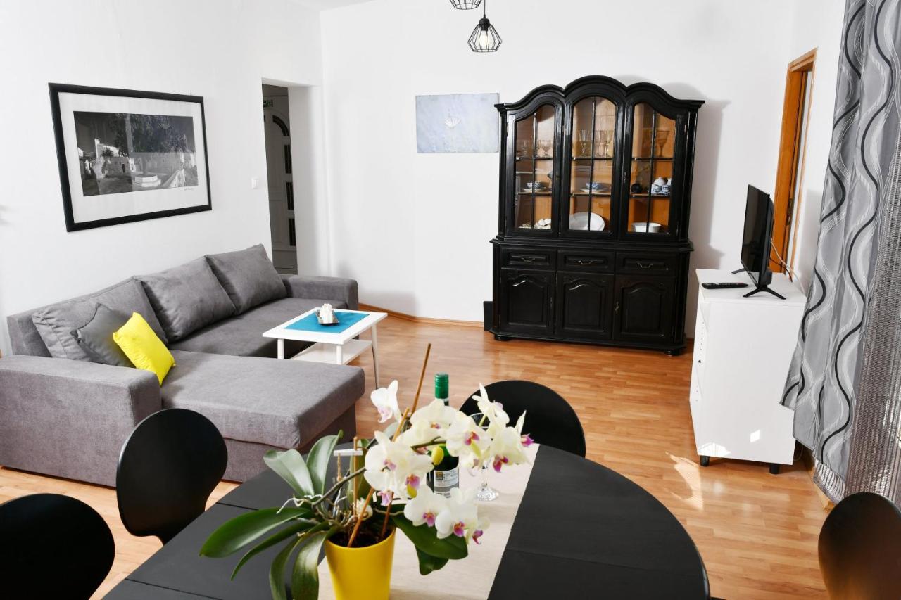 Apartments Novotny Banjol المظهر الخارجي الصورة
